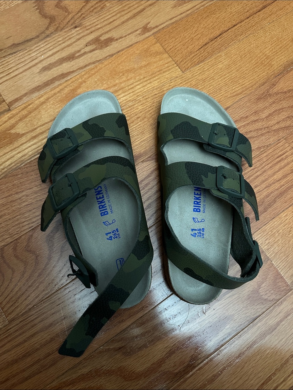 Birkenstock women’s Arizona Camo Sandals - Green